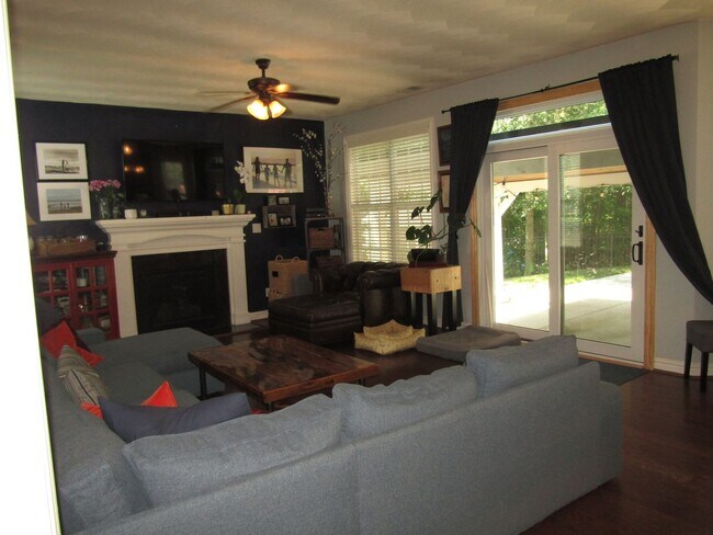Building Photo - 2084 Kittridge Dr