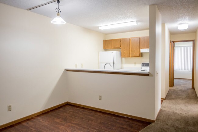 Dining Area & Kitchen - Red Oak 48-Unit (City View Apartments)