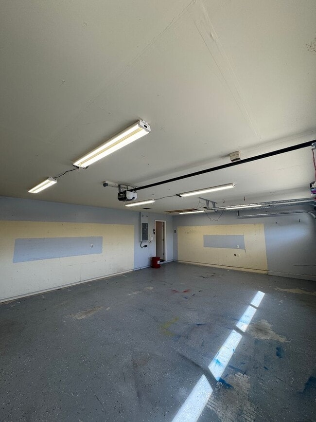 Building Photo - 1762 River Oaks Cir