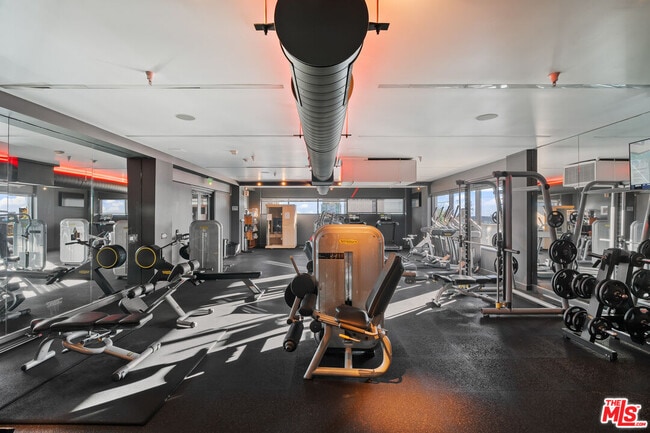 Building Photo - 6250 Hollywood Blvd