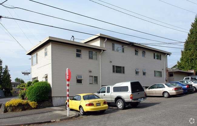 Building Photo - Wagon Wheel