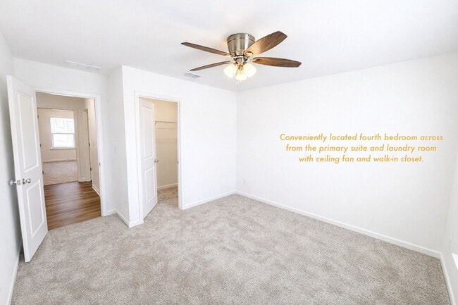 Building Photo - Like New 5 Bedroom Home with Community Amenities