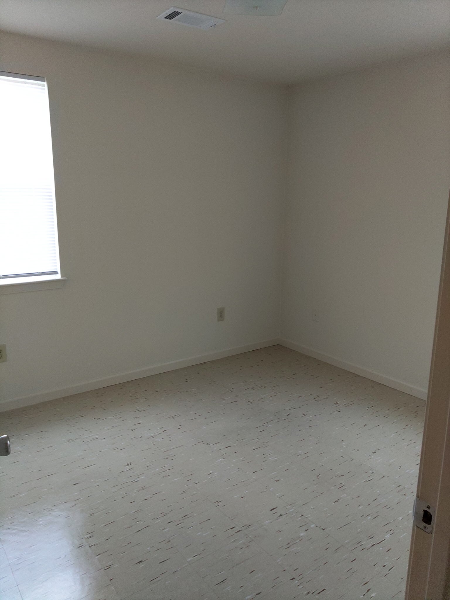 Building Photo - 2312 Rose Dr