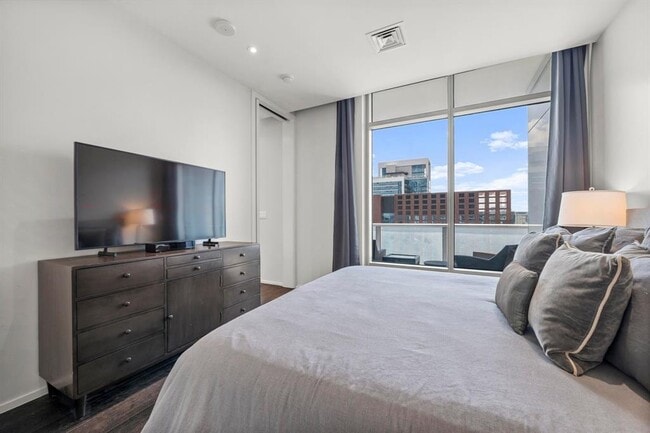 Building Photo - 200 Congress Ave.