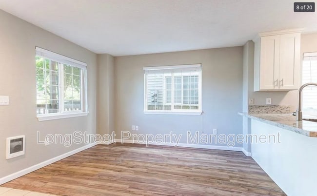 Building Photo - 13027 NE Prescott Dr