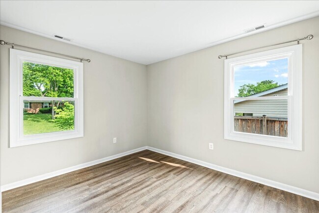 Building Photo - CLOSE TO I-95 & QUANTICO!