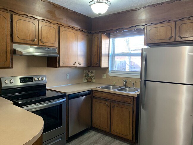 Building Photo - HOME ON QUIET STREET NEAR HOSPITAL