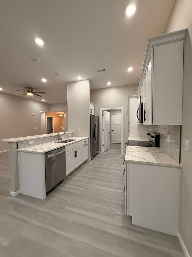 Building Photo - 1291-MF3-E