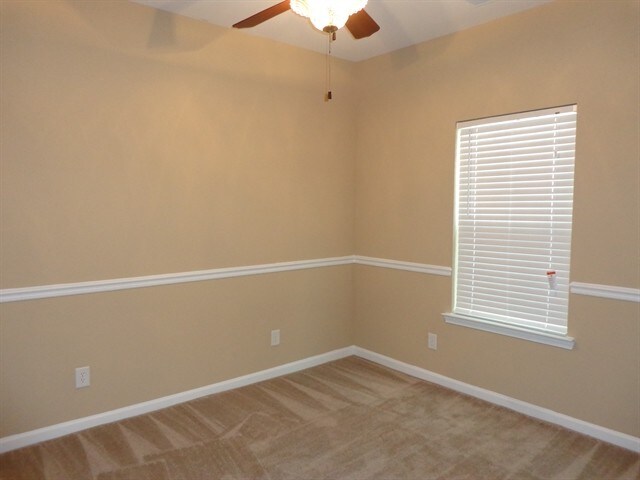 Building Photo - 207 Chapel Lk S