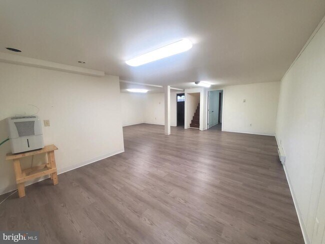 Building Photo - 161 Cooper Rd