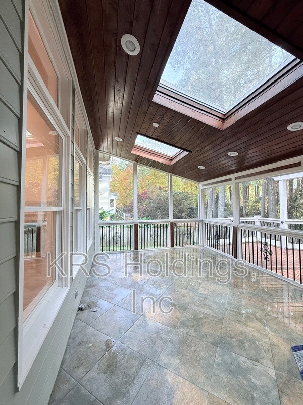 Building Photo - 213 Glen Abbey Dr