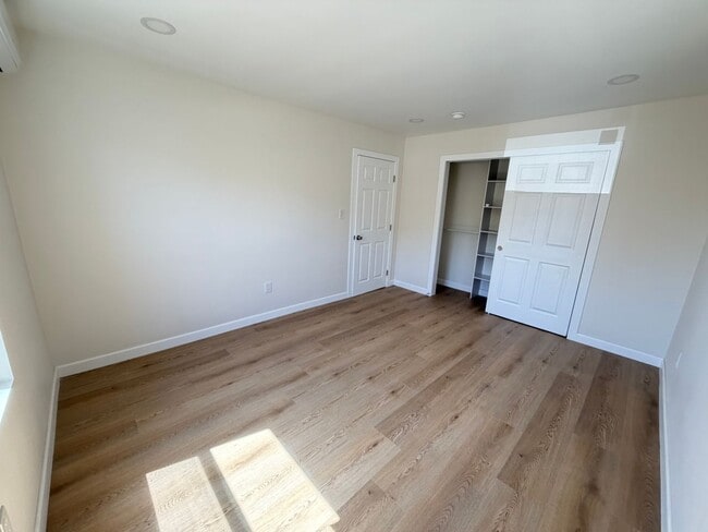 Building Photo - 2400 Del Mar Ave