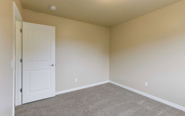Building Photo - 3832 Sierra Glen Pl