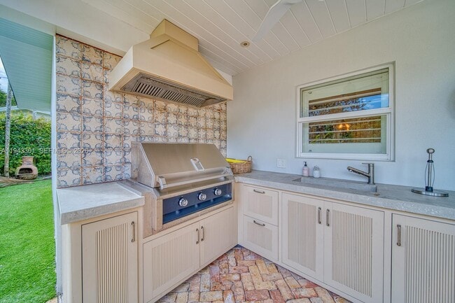 Building Photo - 7621 SW 65th Pl