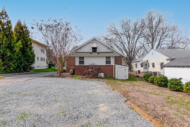 Building Photo - 707 Mayflower Dr