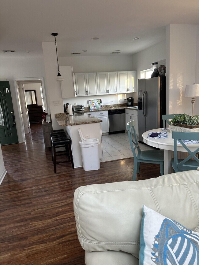 Building Photo - Great 3/2 Fully Furnished-TDY Welcome!!