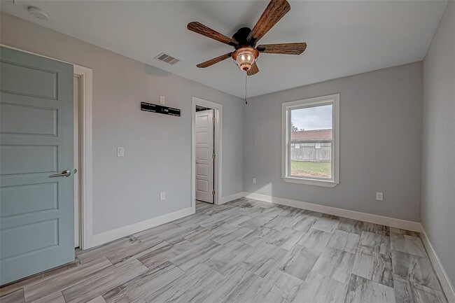 Building Photo - 2417 Avenue A