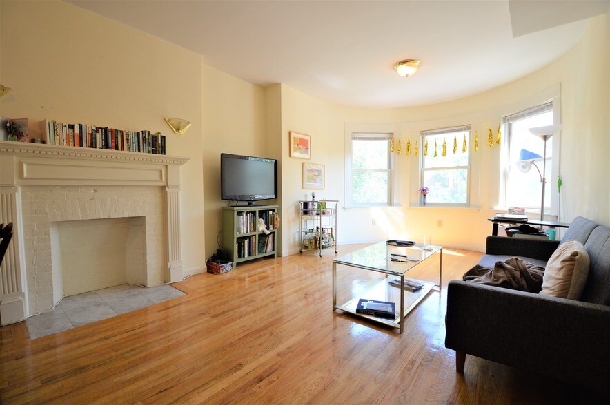 Building Photo - 1406 Beacon St
