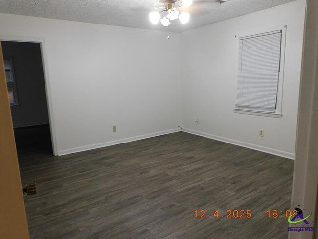 Building Photo - 1003 Greenwood Dr