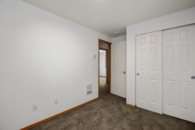 Building Photo - 1124 73rd Dr SE
