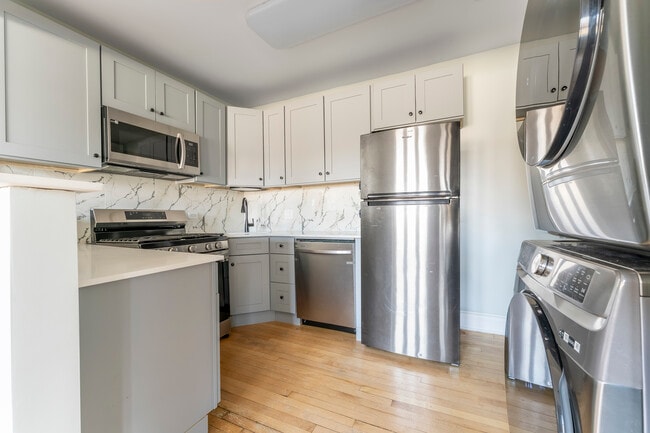 Building Photo - 845 Lyman Ave