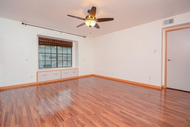 Building Photo - 14911 Wunderlich Dr