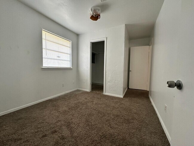 Building Photo - 3121 Delmar Rd