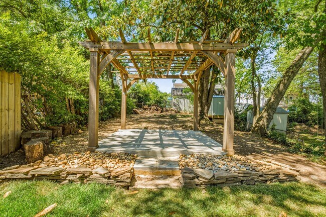 Building Photo - 5810 Fifer Dr