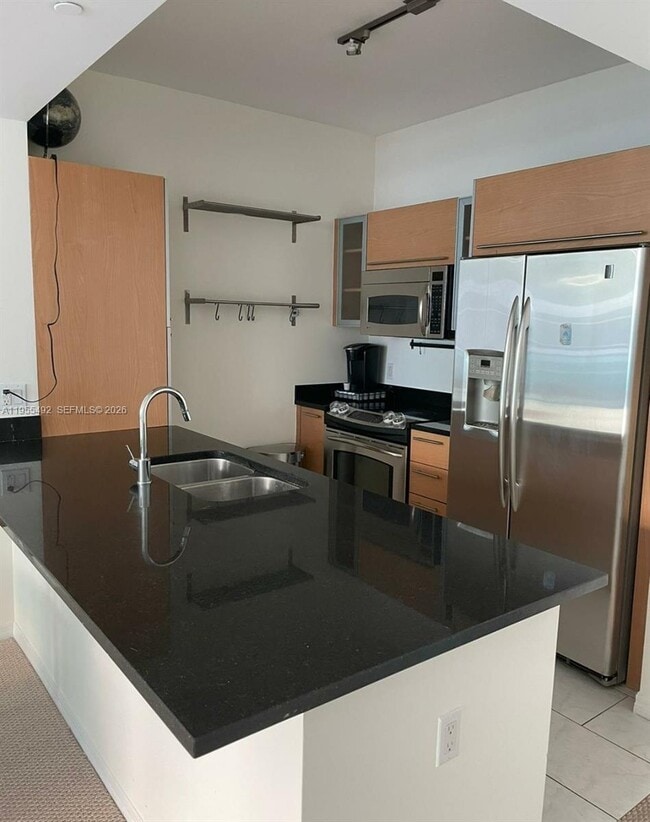 Building Photo - 950 Brickell Bay Dr