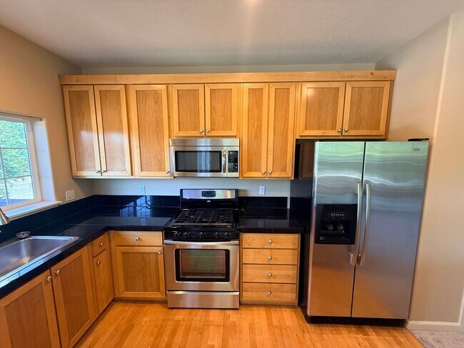 Building Photo - 1050 SW 170th Ave
