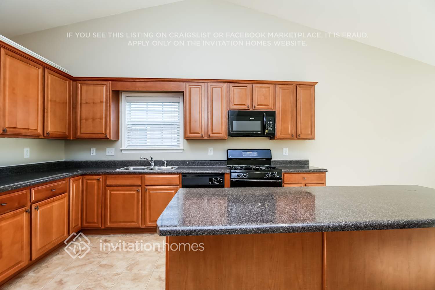 Building Photo - 1029 S Creek Dr