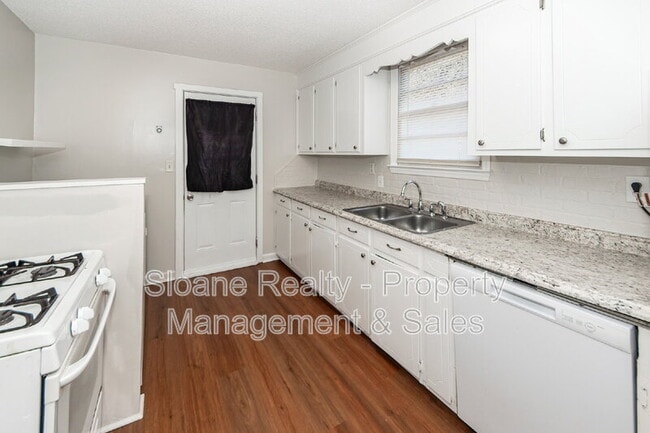 Building Photo - 1520 N Avalon Cir