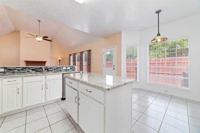 Building Photo - 22531 Heather Way Ct
