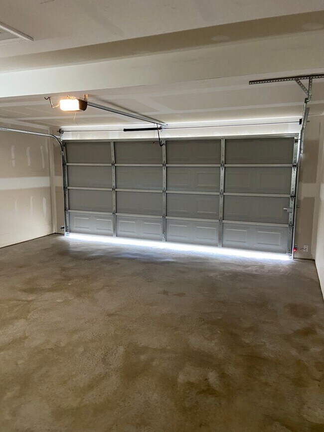 Building Photo - *Preleasing Now* -Four Bedroom | Two Bathroom Home in Conrad Court