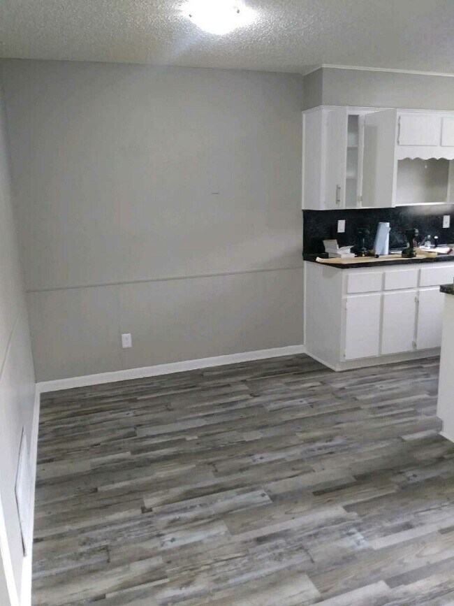 Building Photo - 1302 Harris Ave