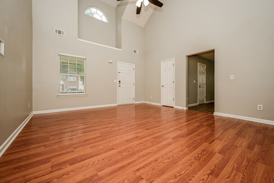 Building Photo - 10 Belmont Park Ln