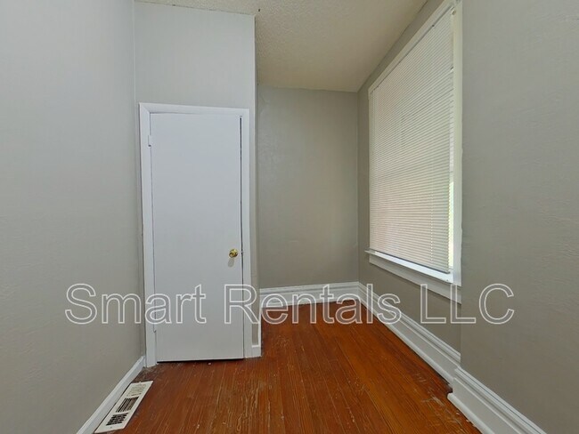 Building Photo - 2711 Keokuk St