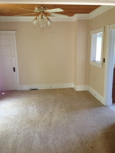 Living Room - 422 N 9th Ave W
