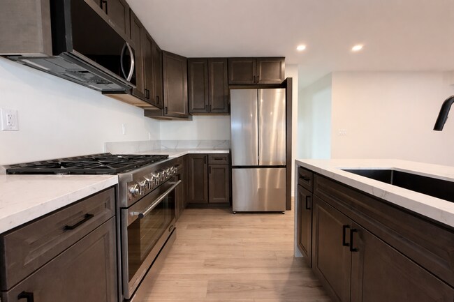 Building Photo - 4601 Almayo Ave