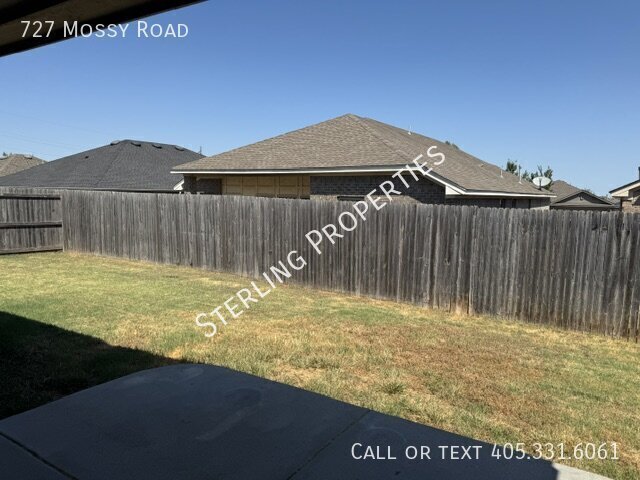 Building Photo - 727 Mossy Rd
