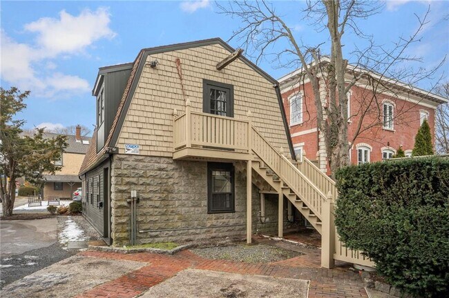 Building Photo - 31 Bridge St