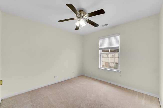 Building Photo - 1114 N Claremont Dr