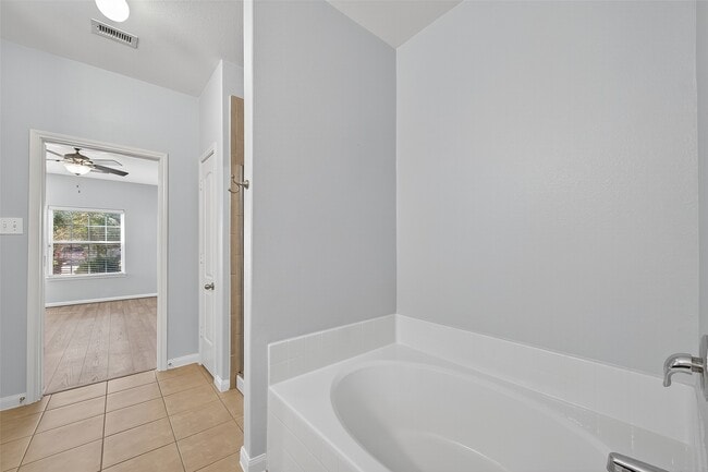 Building Photo - 5119 Harbor Palm Dr