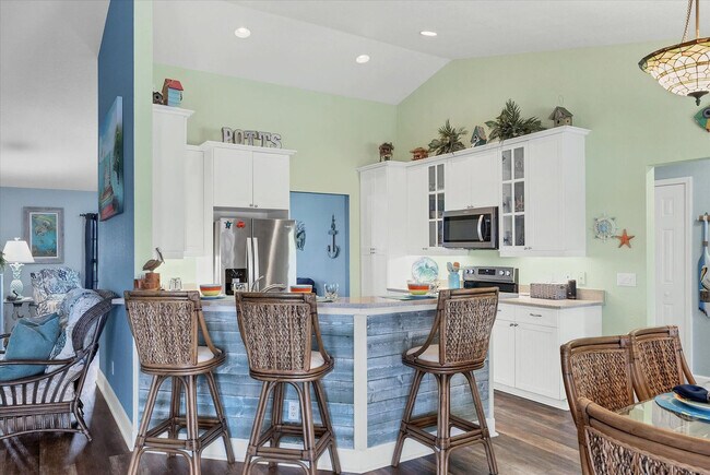 Building Photo - 15736 Lakeland Cir