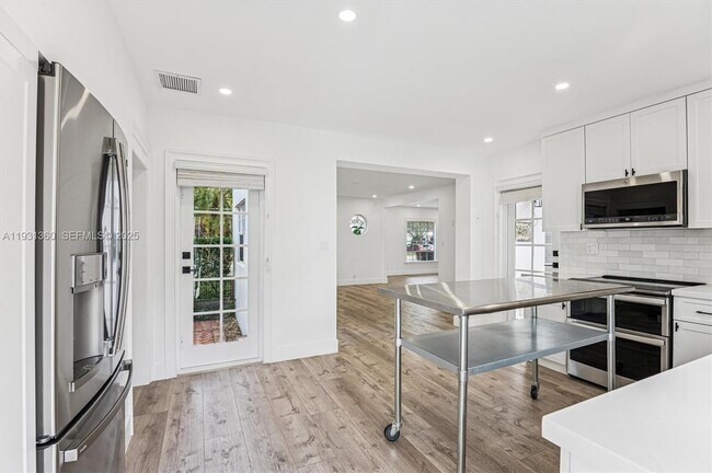 Building Photo - 3002 Segovia St