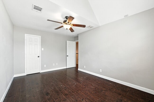 Building Photo - 9128 Cumberland Dr