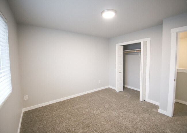 Building Photo - Baraya Townhomes: Modern Townhomes for Rent in Meridian, ID