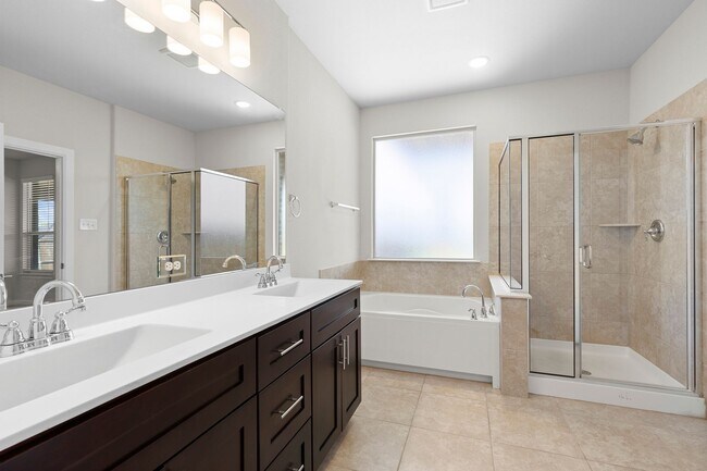 Building Photo - Spacious and Modern Rental Home Available!