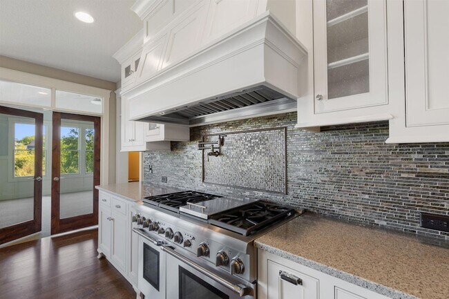 Building Photo - 5510 Upland Ln N