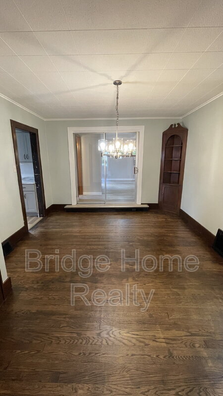 Building Photo - 366 White Ave